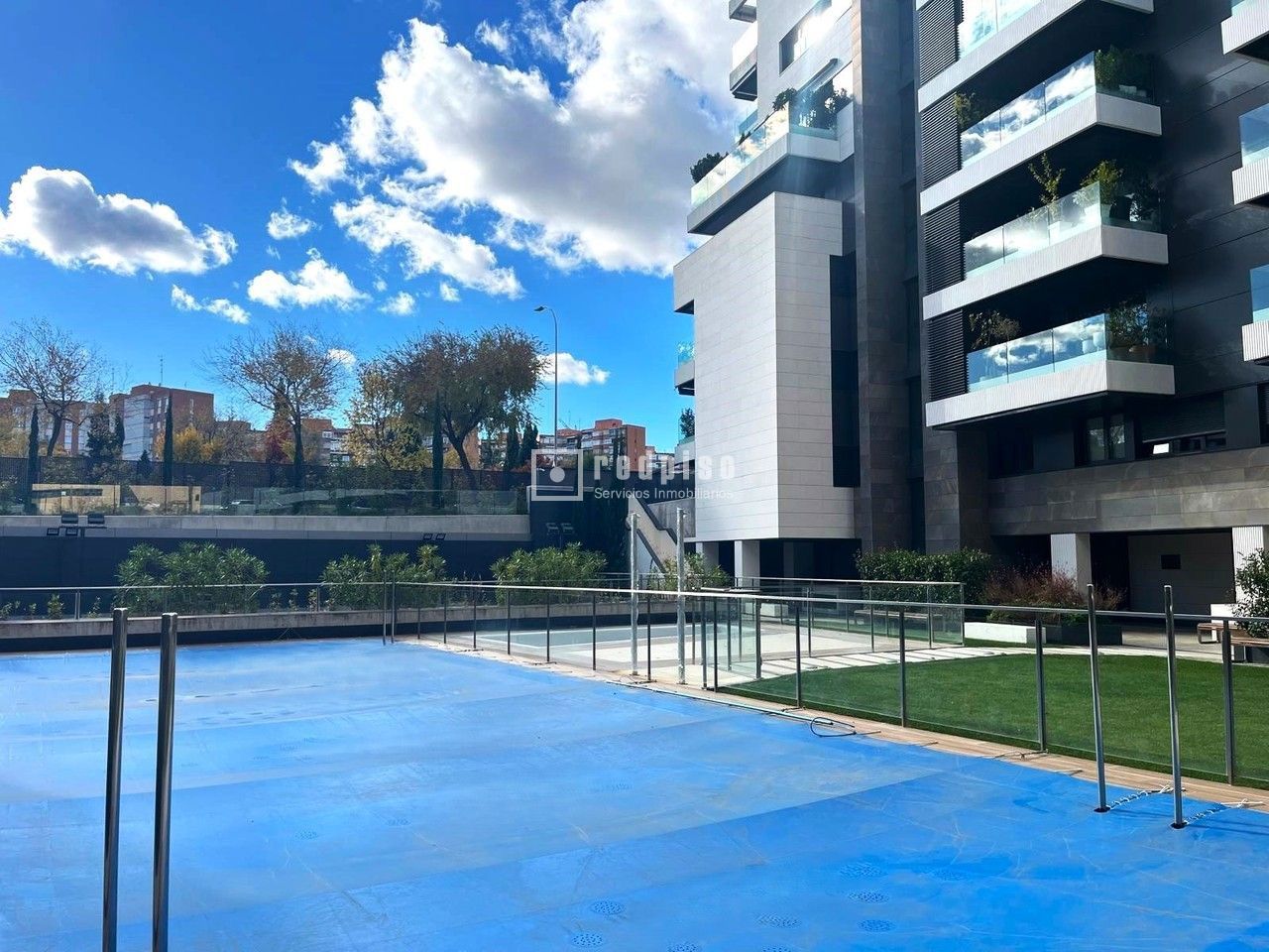 Piso en alquiler en  avenida de Isabel de Valois, Madrid  49/61