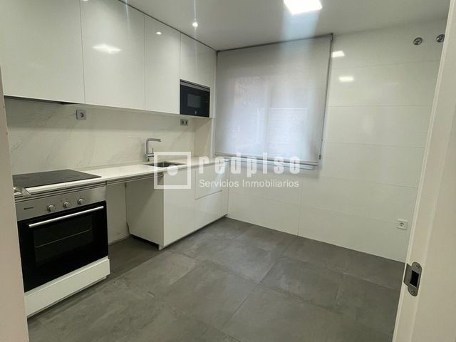 Casa en alquiler en  Boadilla del Monte, Madrid  2/42