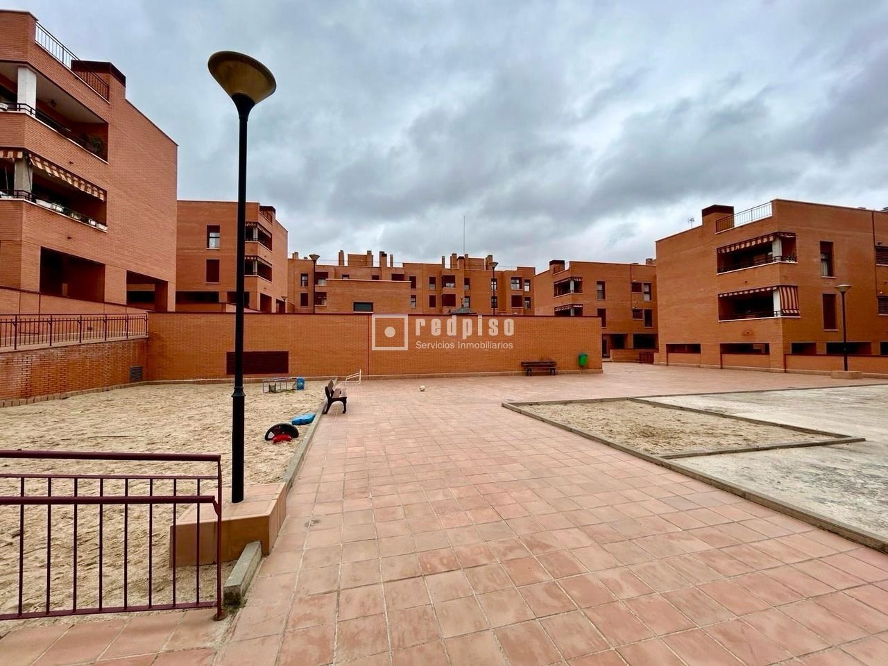 Piso en venta en calle De Motril, Arroyomolinos, Madrid 4/31