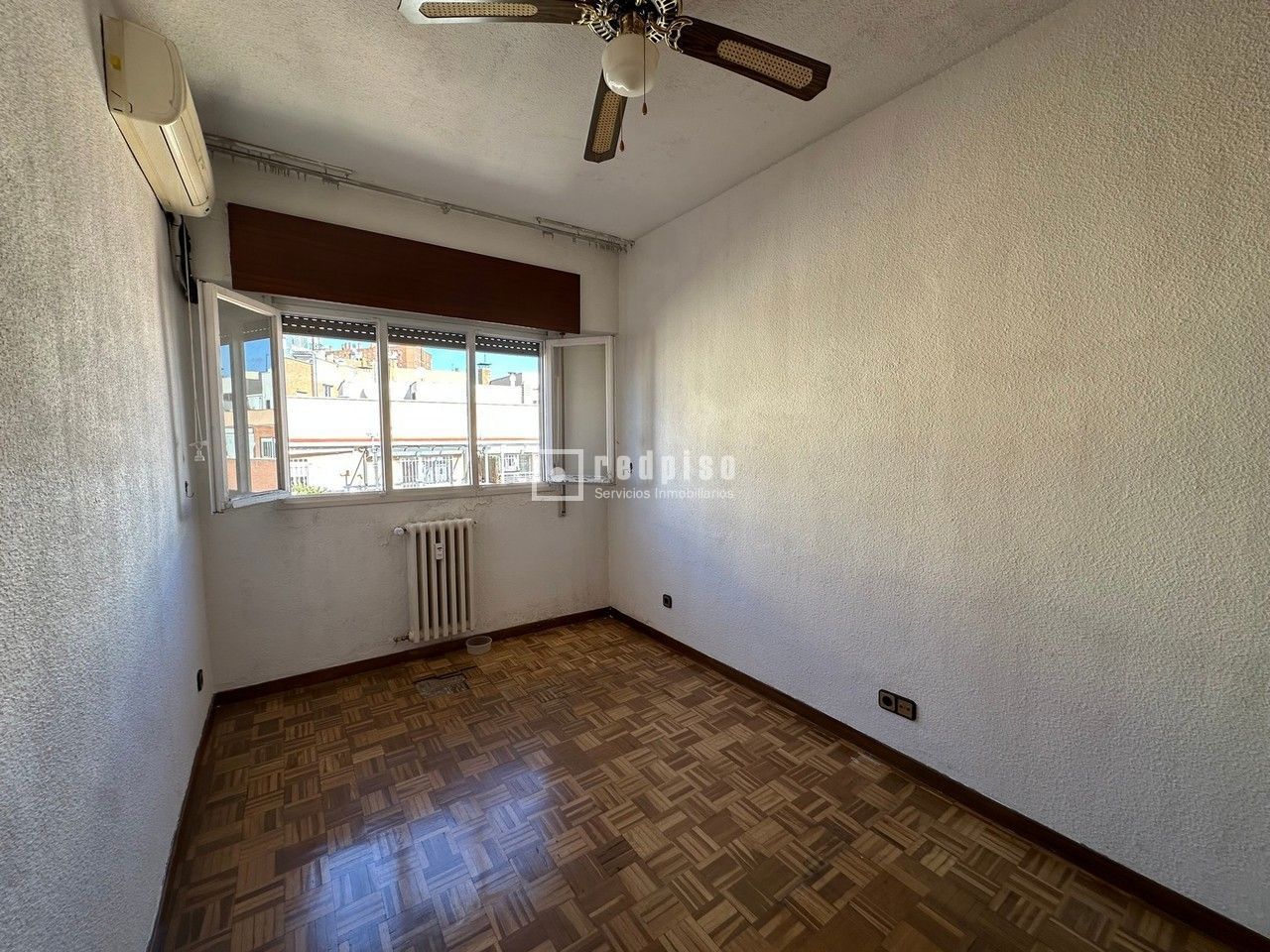 Piso en venta en calle De Aguilón, Madrid, Madrid 23/25