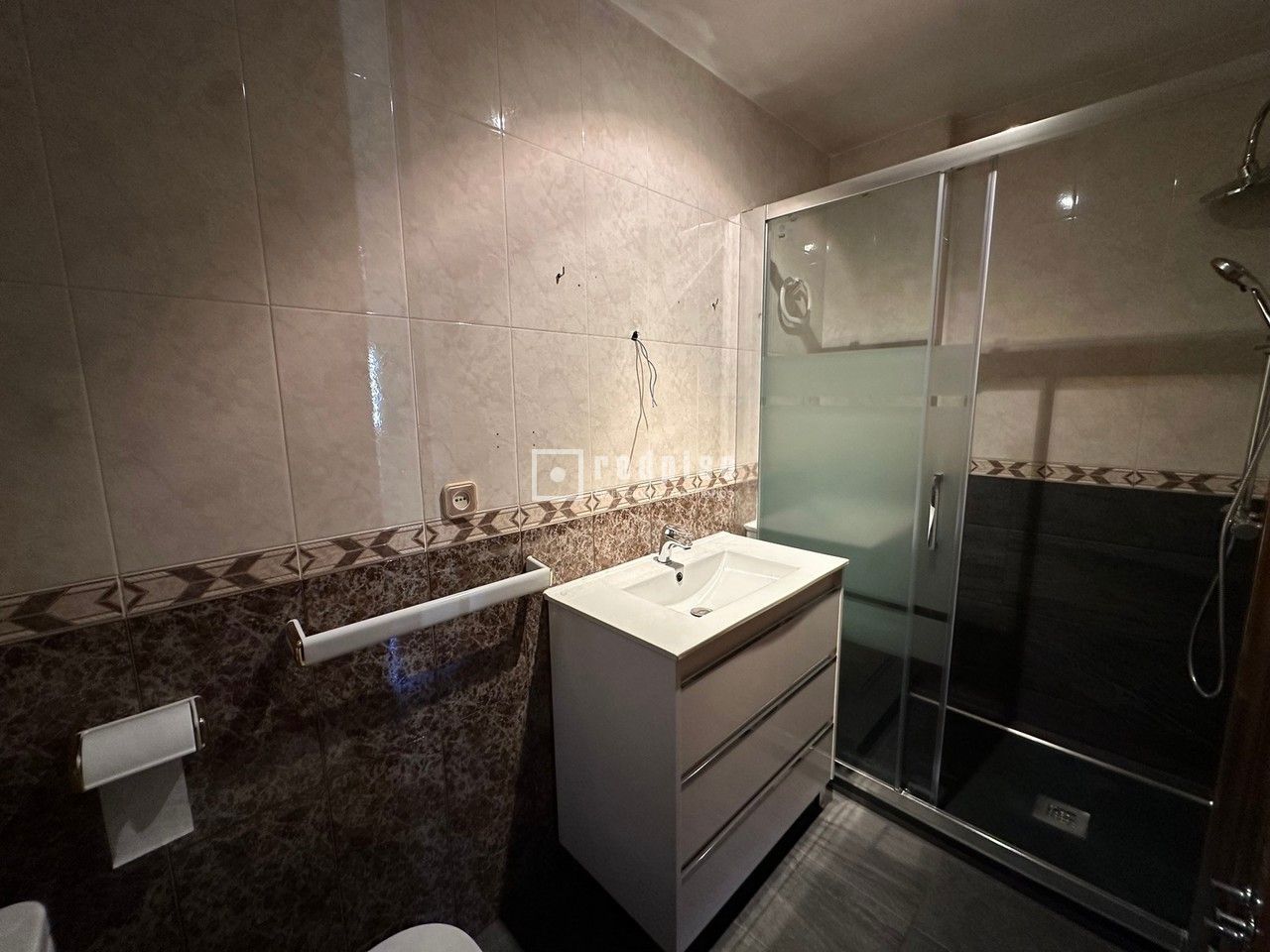 Piso en venta en calle De Aguilón, Madrid, Madrid 21/25