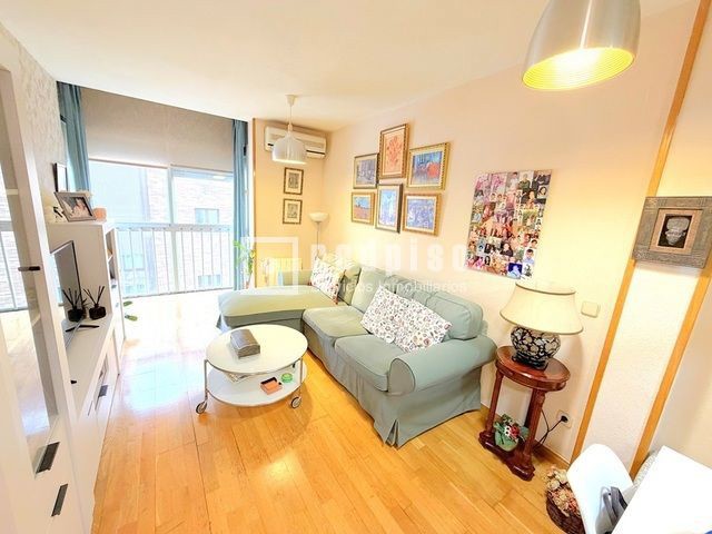 Piso en venta en  calle de la Peña de la Atalaya, Madrid  1/1