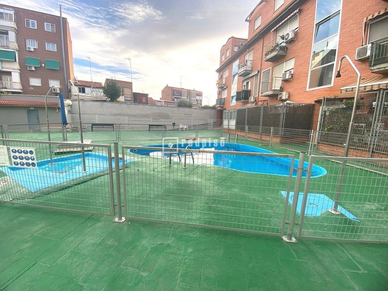 Piso en venta en  calle de los Solares, Coslada, Madrid  12/12