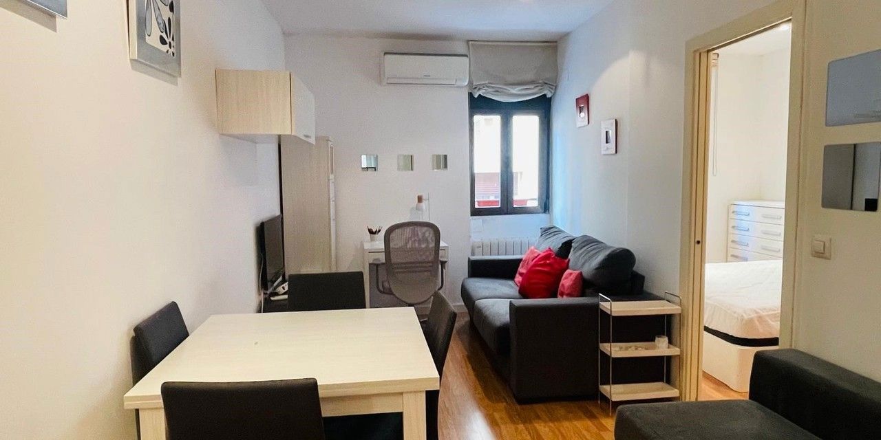 Piso en alquiler en  calle de Robledillo, Chamberí, Madrid  1/1