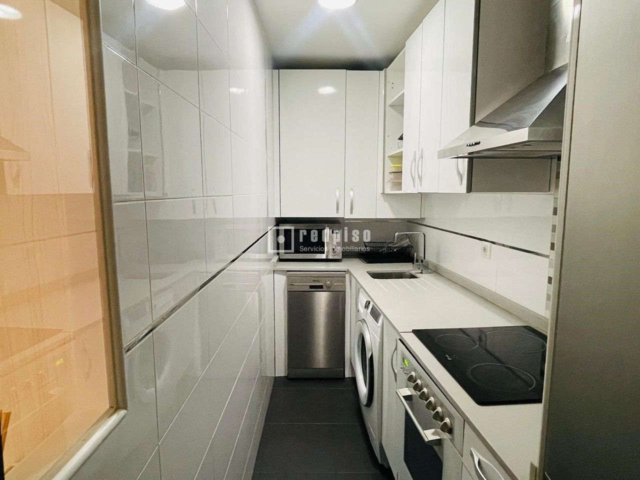 Piso en alquiler en calle De Robledillo, Chamberí, Madrid 8/21