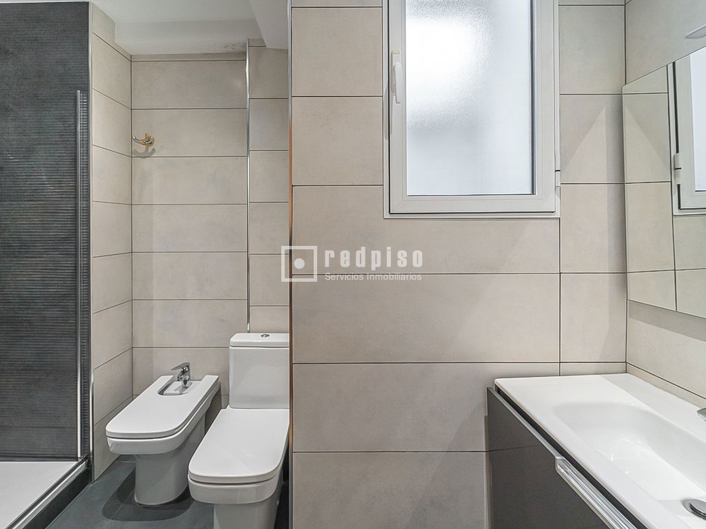 Piso en venta en calle De Medellín, Madrid, Madrid 25/31