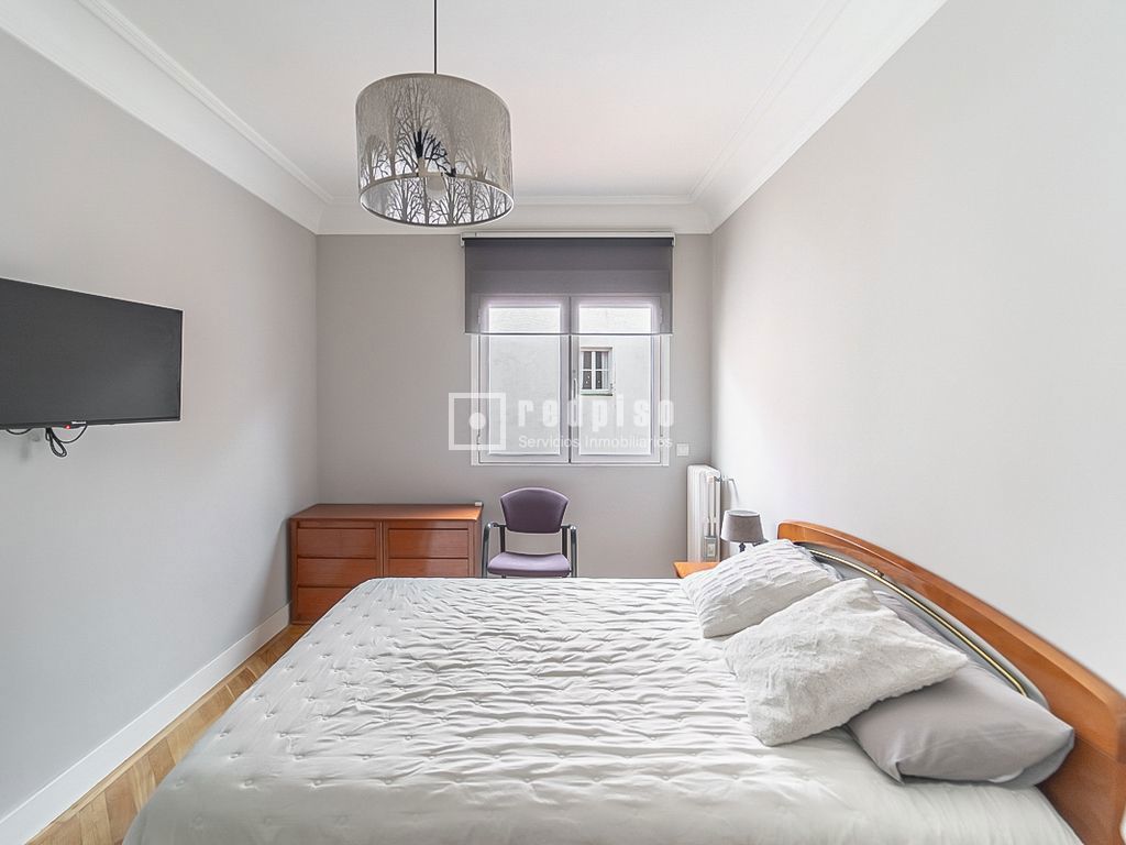 Piso en venta en calle De Medellín, Madrid, Madrid 20/31