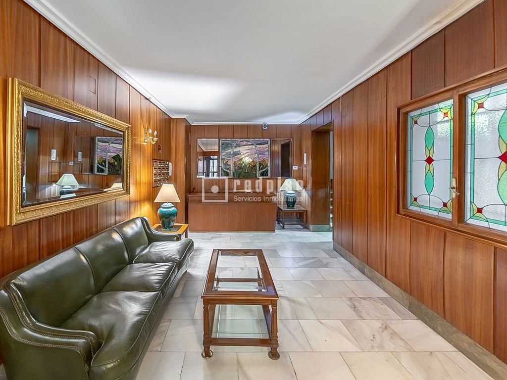 Piso en venta en calle De Medellín, Madrid, Madrid 30/31