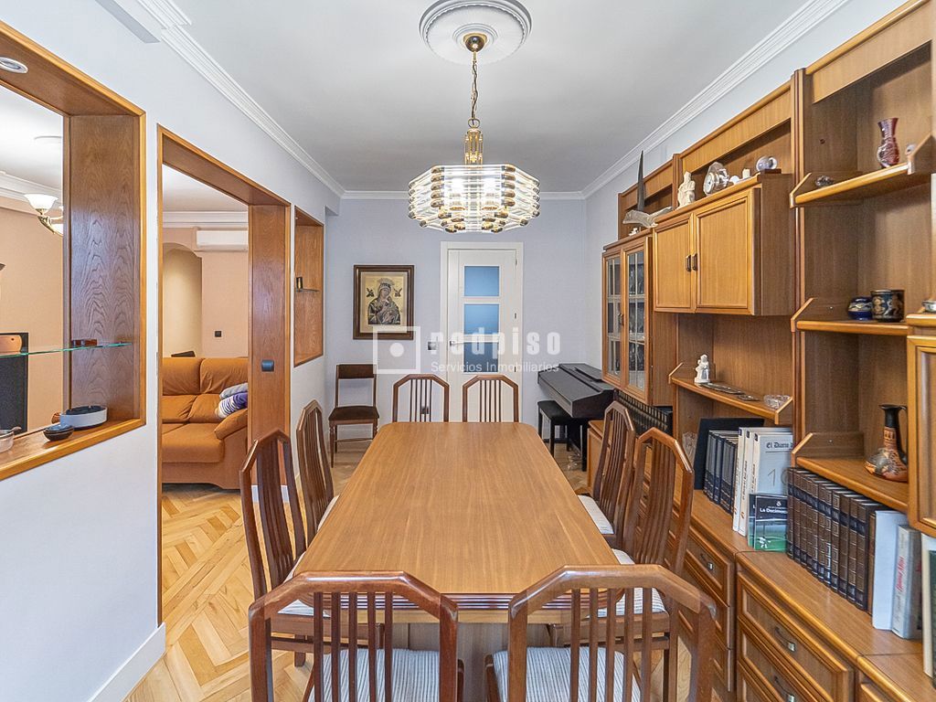 Piso en venta en calle De Medellín, Madrid, Madrid 7/31