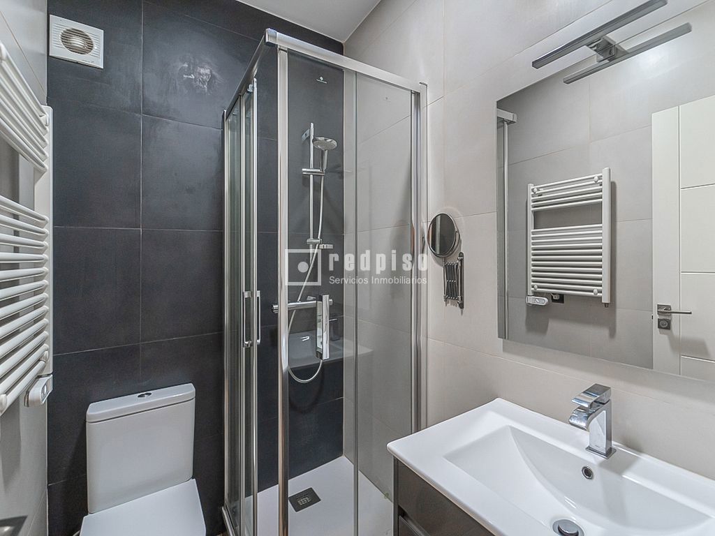 Piso en venta en calle De Medellín, Madrid, Madrid 23/31