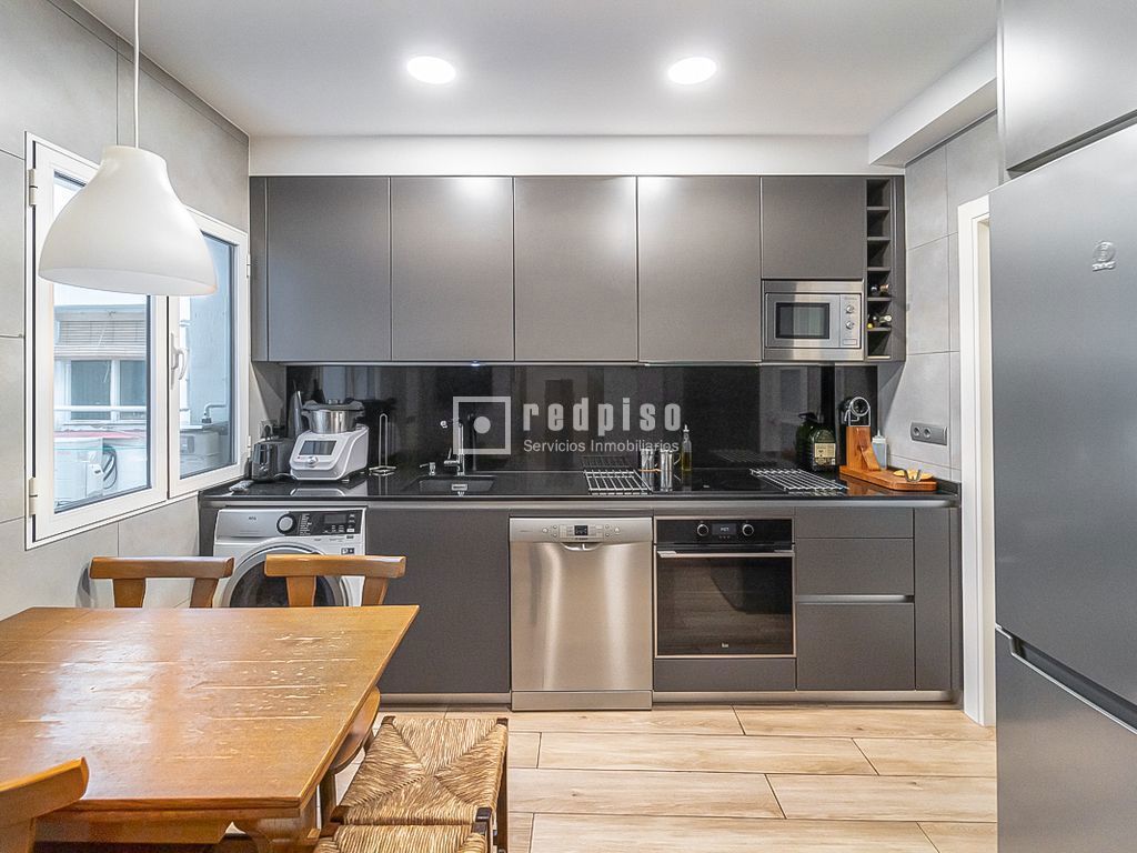 Piso en venta en  calle de Medellín, Madrid  1/1