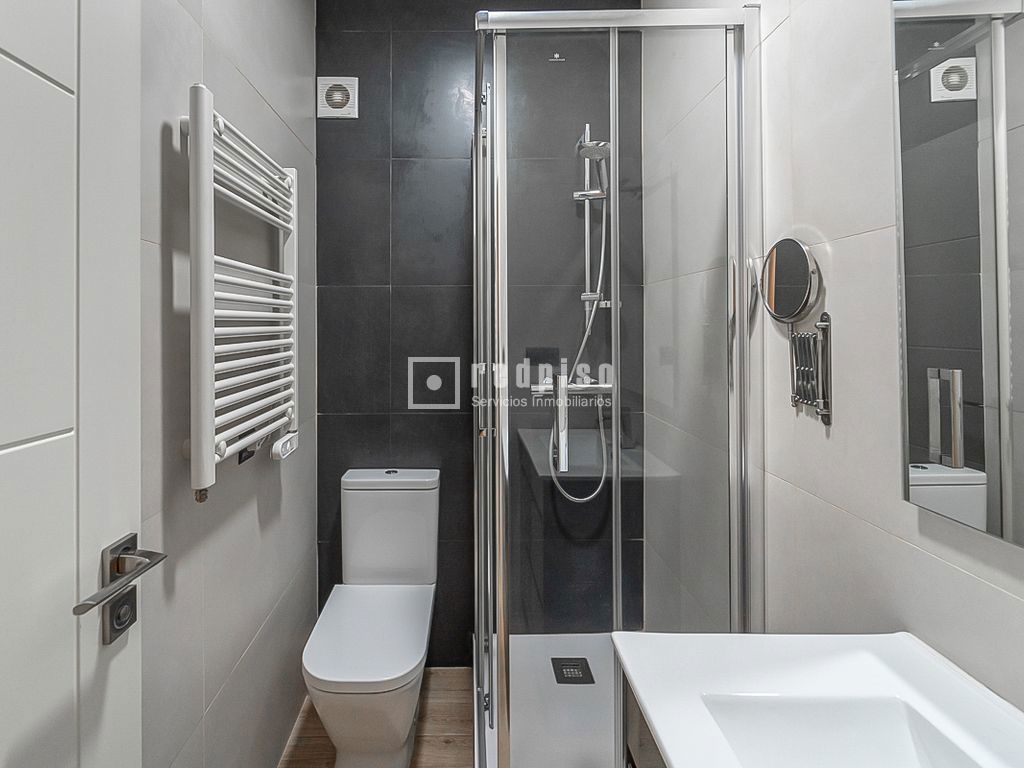 Piso en venta en calle De Medellín, Madrid, Madrid 26/31