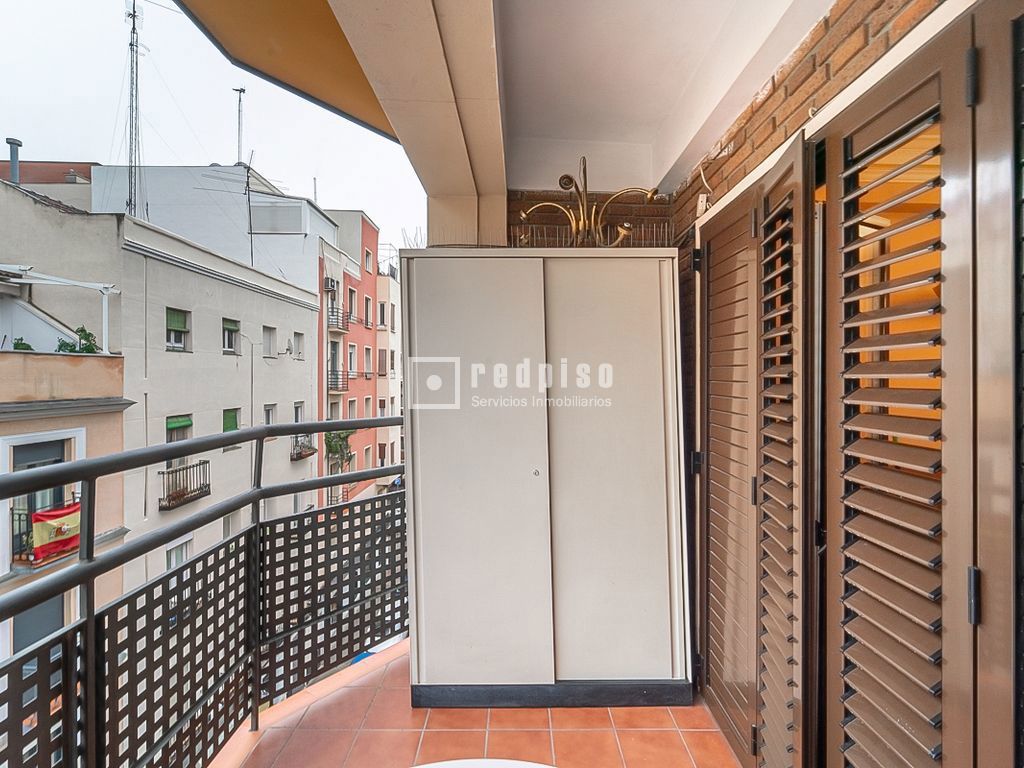 Piso en venta en calle De Medellín, Madrid, Madrid 12/31