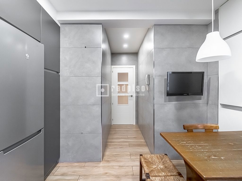 Piso en venta en calle De Medellín, Madrid, Madrid 4/31