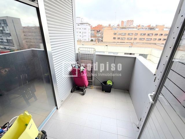 Piso en venta en calle De Los Montes Pirineos, Madrid, Madrid 23/24