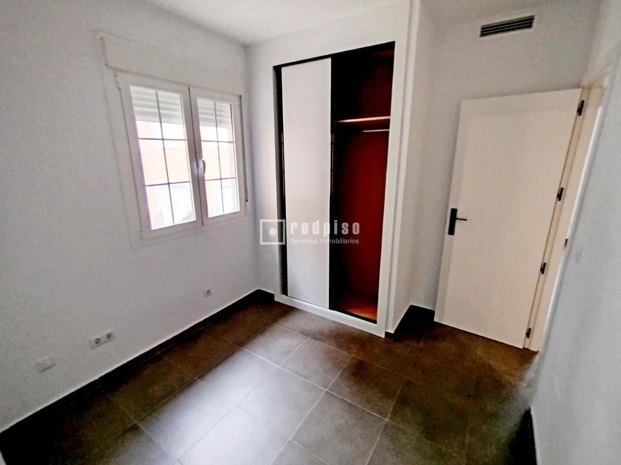 Casa en venta en  calle de Coruña, Cadalso de los Vidrios, Madrid  12/27