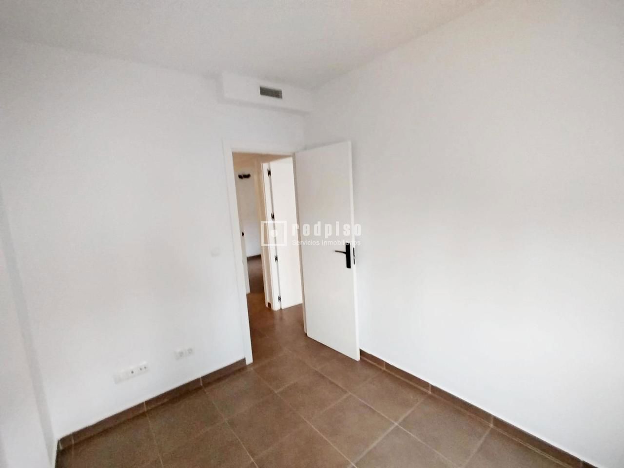 Casa en venta en  calle de Coruña, Cadalso de los Vidrios, Madrid  7/27