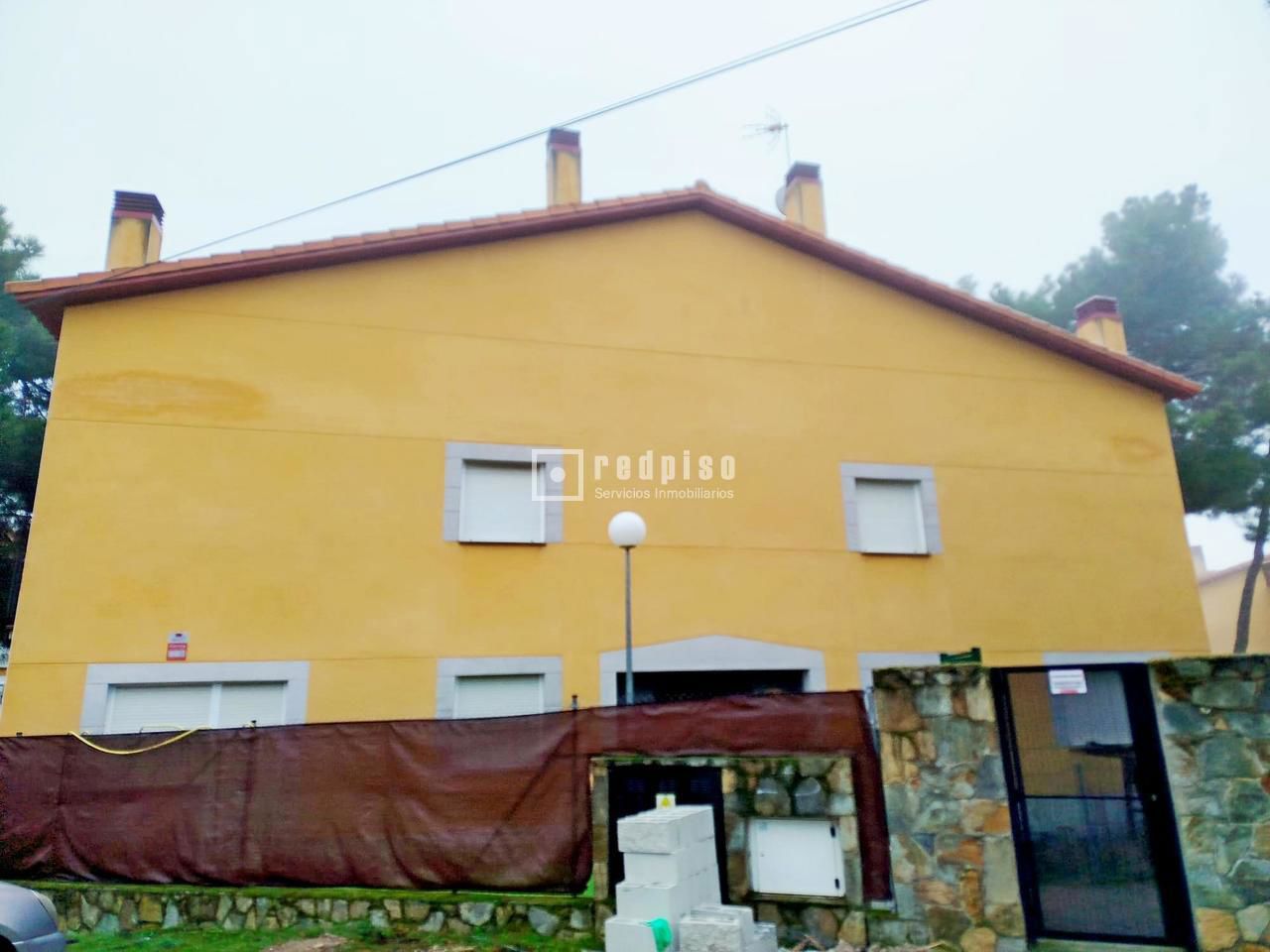 Casa en venta en  calle de Coruña, Cadalso de los Vidrios, Madrid  16/27