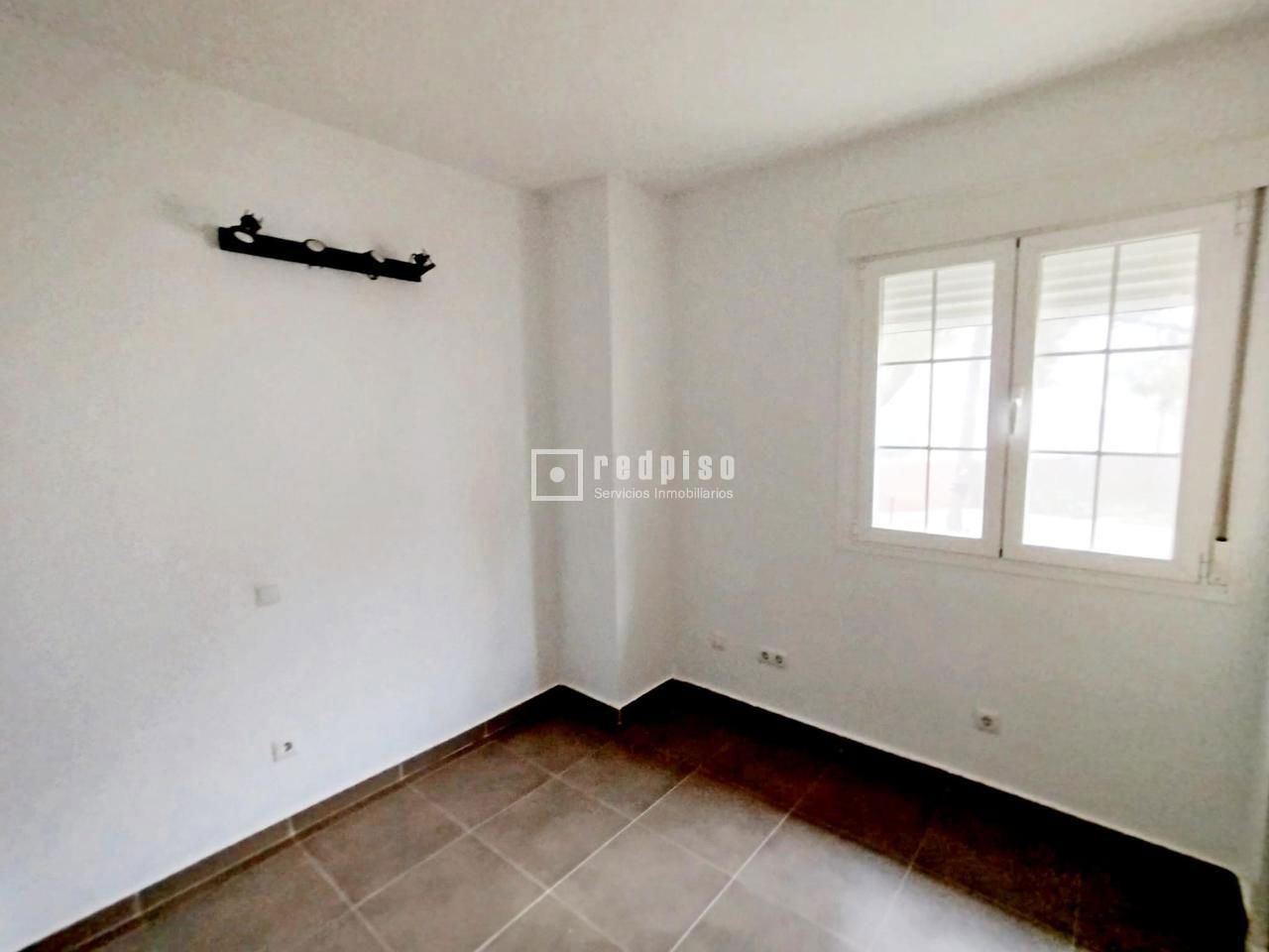 Casa en venta en  calle de Coruña, Cadalso de los Vidrios, Madrid  11/27