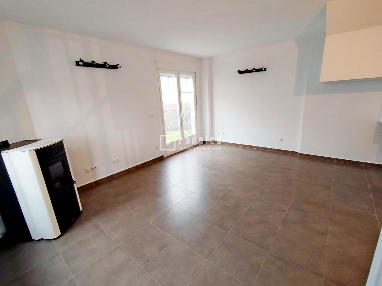 Casa en venta en  calle de Coruña, Cadalso de los Vidrios, Madrid  3/27