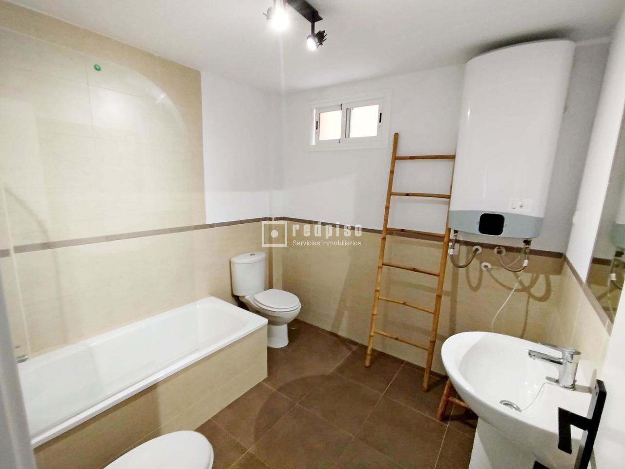 Casa en venta en  calle de Coruña, Cadalso de los Vidrios, Madrid  14/27