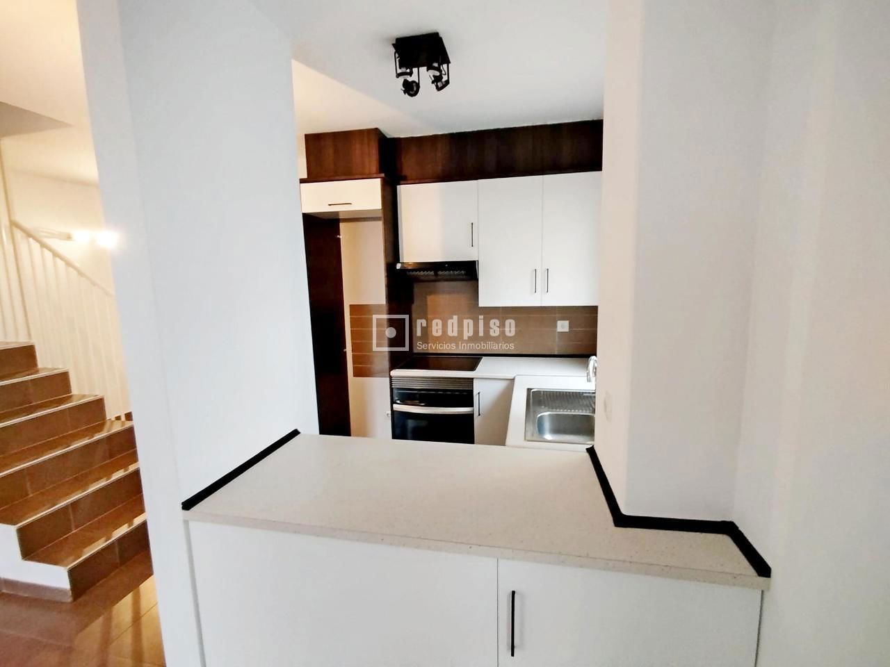 Casa en venta en  calle de Coruña, Cadalso de los Vidrios, Madrid  5/27