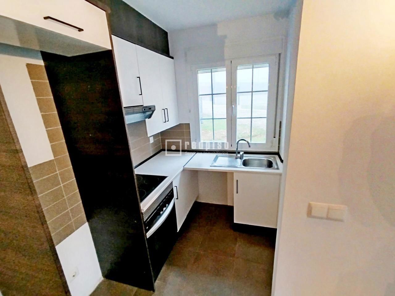 Casa en venta en  calle de Coruña, Cadalso de los Vidrios, Madrid  4/27