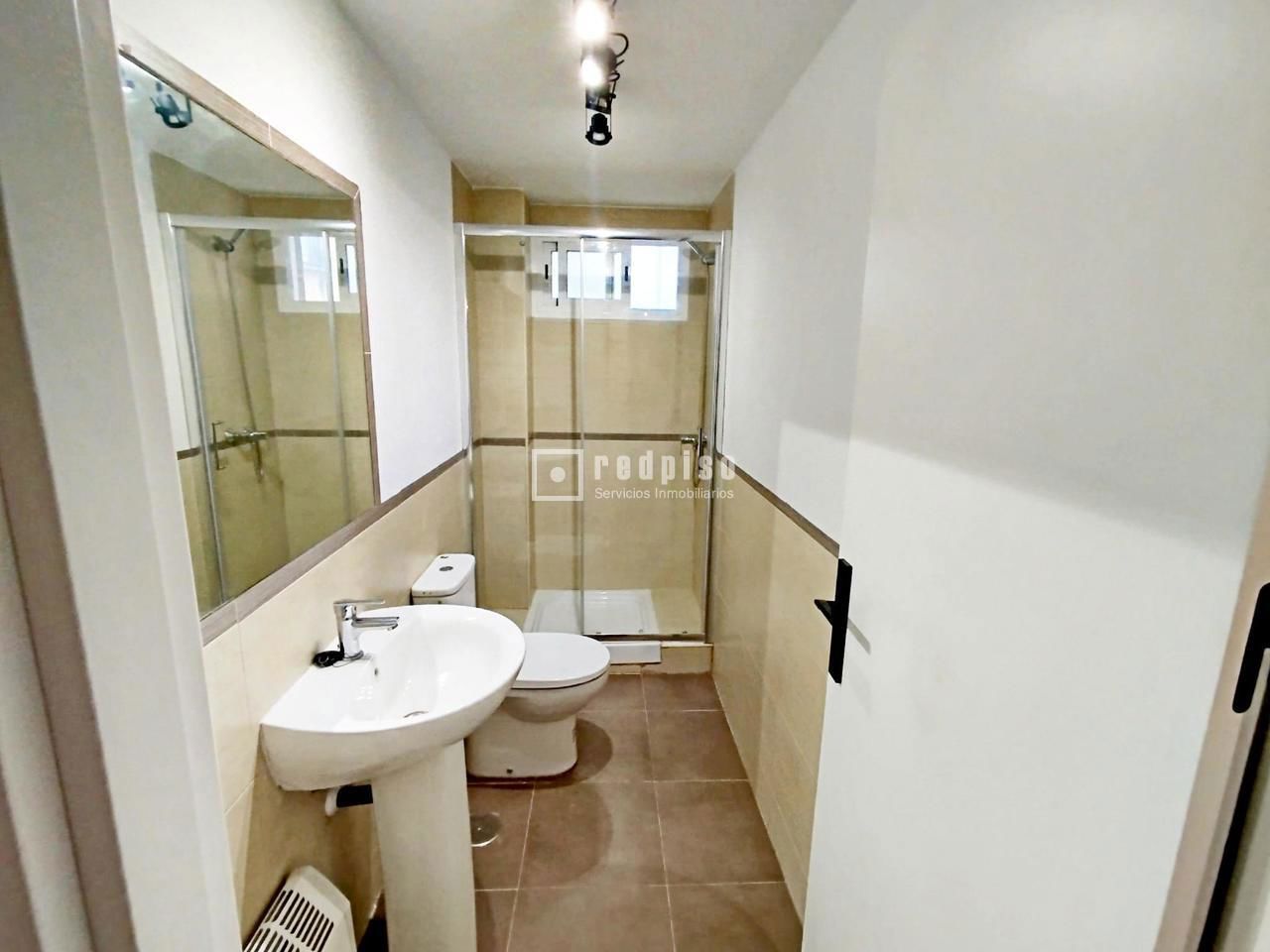 Casa en venta en  calle de Coruña, Cadalso de los Vidrios, Madrid  15/27