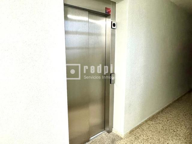 Piso en venta en  calle Tirso de Molina, Arteixo, A Coruña  34/37