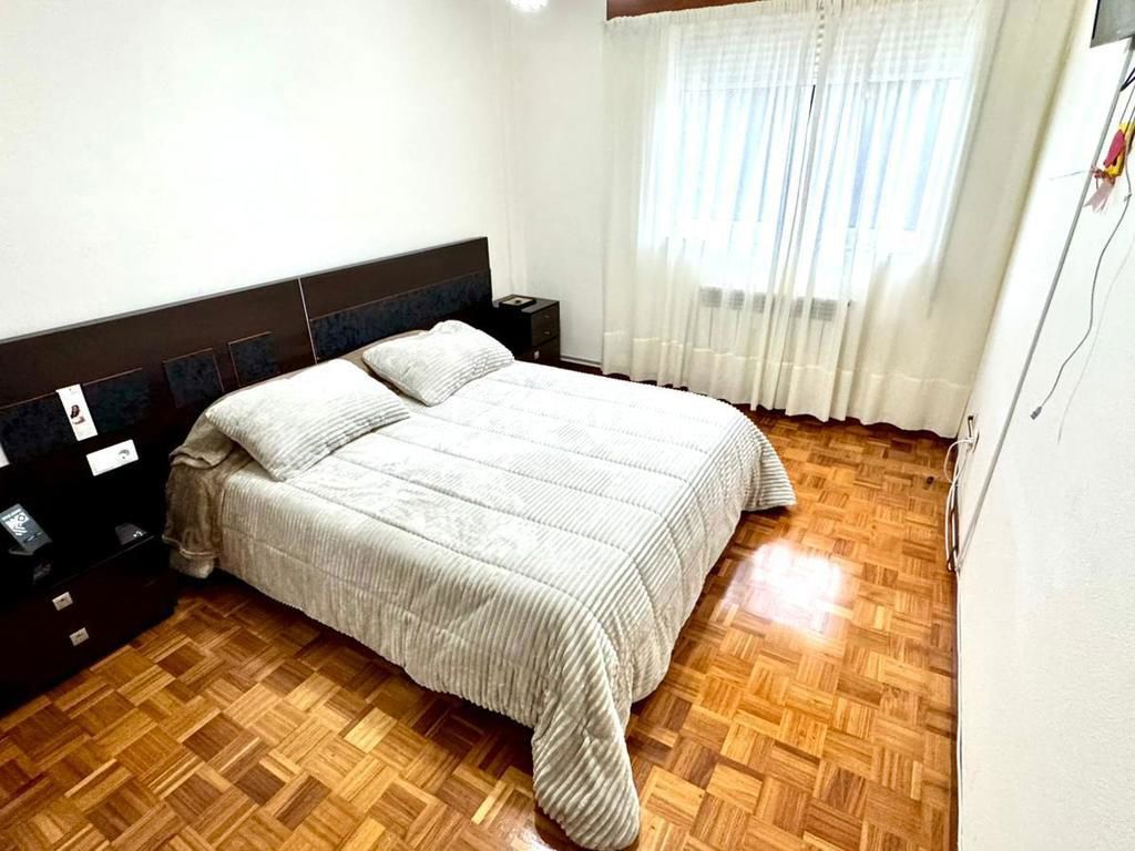 Piso en venta en  calle Tirso de Molina, 2, Arteixo, A Coruña  31/42