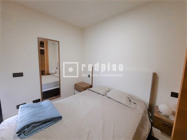 Piso en alquiler en  calle de Américo Castro, Madrid  12/30