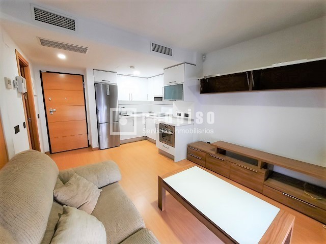 Piso en alquiler en  calle de Américo Castro, Madrid  4/30