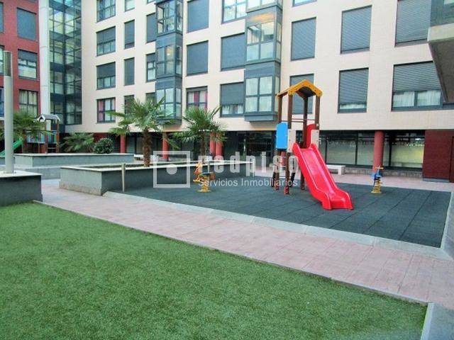 Piso en alquiler en  calle de Américo Castro, Madrid  25/30