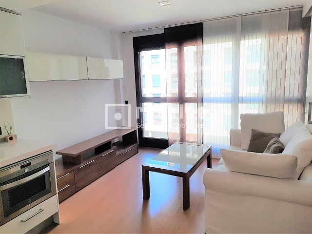 Piso en alquiler en  calle de Américo Castro, Madrid  8/30