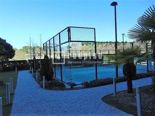 Piso en alquiler en  calle de Américo Castro, Madrid  18/30