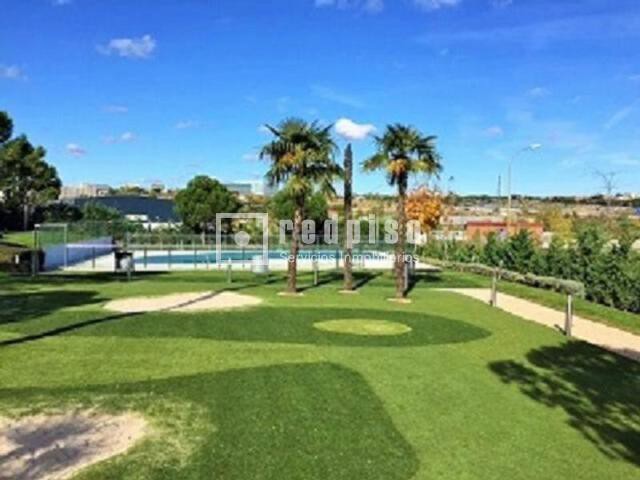 Piso en alquiler en  calle de Américo Castro, Madrid  1/30