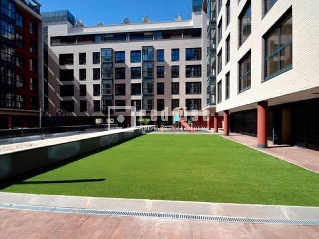 Piso en alquiler en  calle de Américo Castro, Madrid  24/30