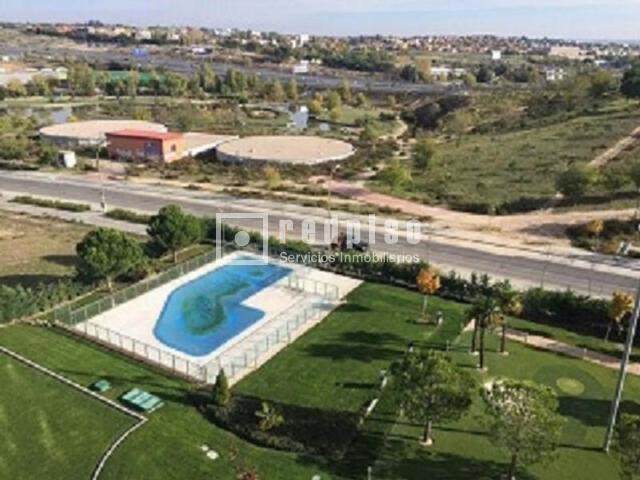 Piso en alquiler en  calle de Américo Castro, Madrid  16/30