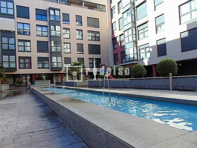 Piso en alquiler en  calle de Américo Castro, Madrid  27/30