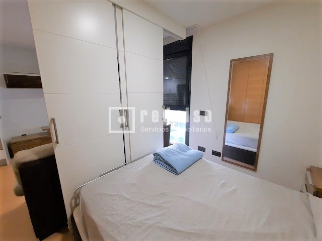 Piso en alquiler en  calle de Américo Castro, Madrid  13/30