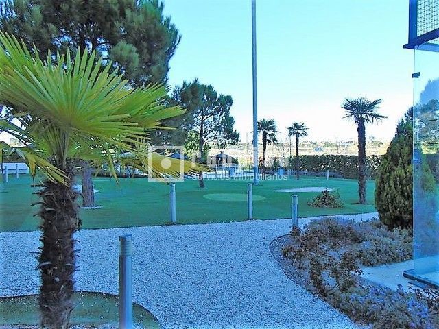 Piso en alquiler en  calle de Américo Castro, Madrid  23/30