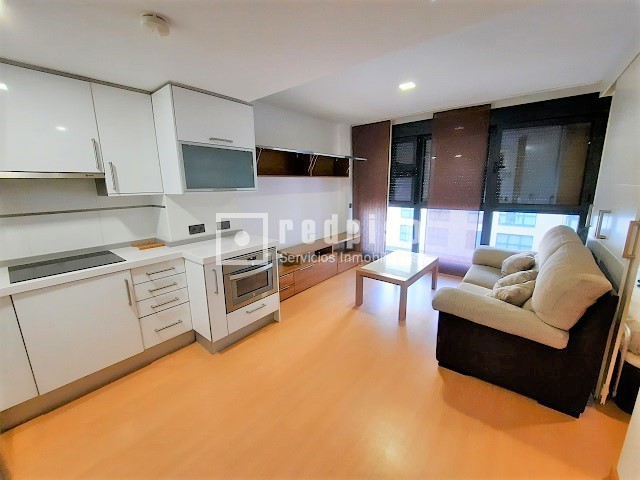 Piso en alquiler en  calle de Américo Castro, Madrid  5/30