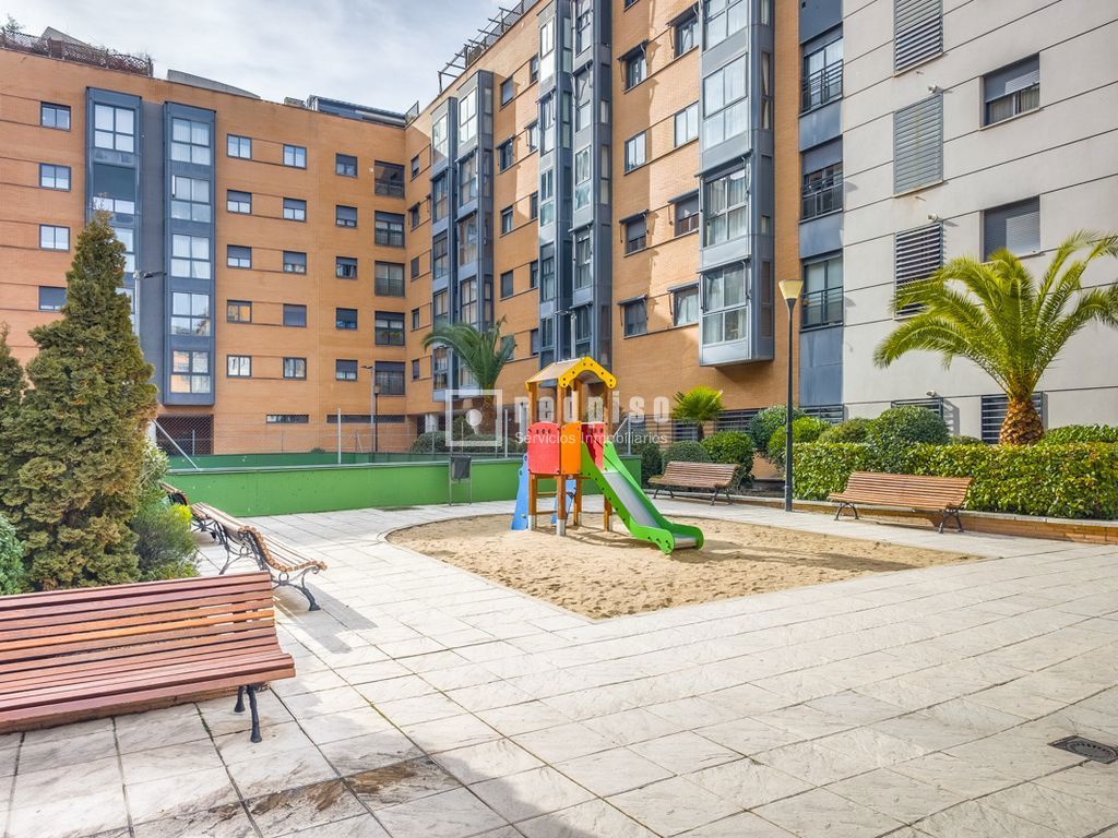 Piso en venta en calle De La Ladera De Los Almendros, Vicálvaro, Madrid 26/29