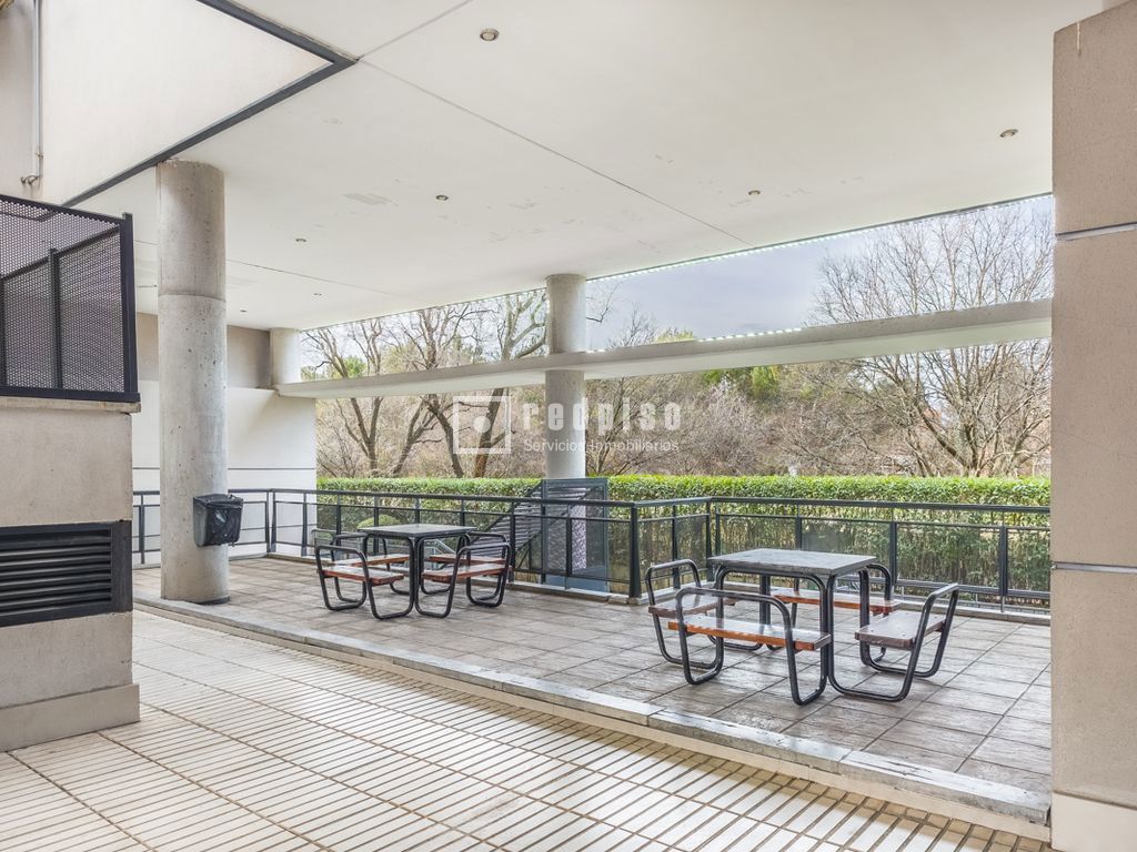 Piso en venta en calle De La Ladera De Los Almendros, Vicálvaro, Madrid 27/29