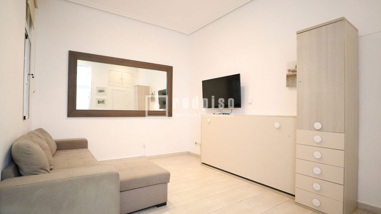 Piso en venta en  calle de Monteleón, Madrid  1/1