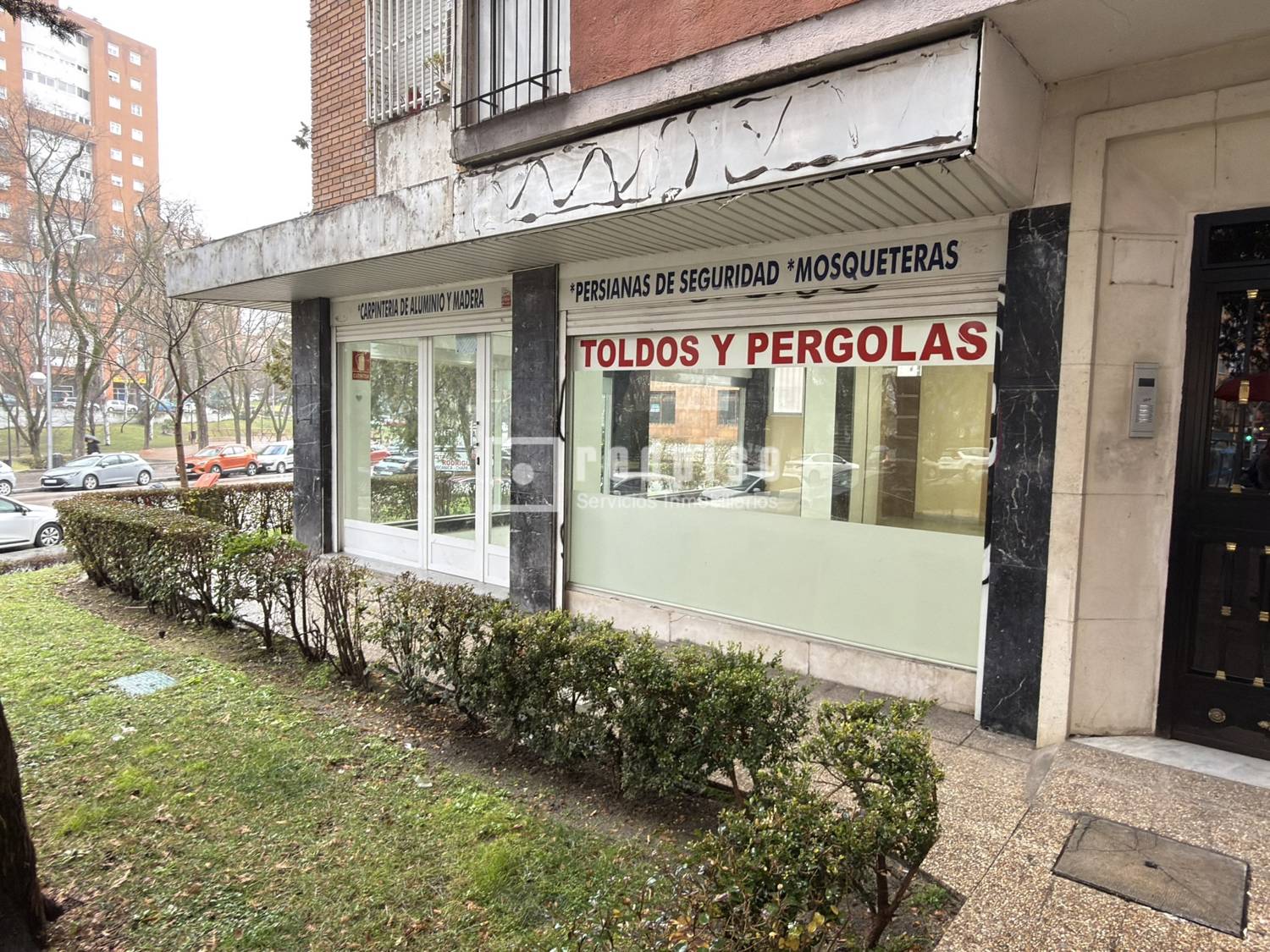 Local en alquiler en  calle de Rafael Finat, Latina, Madrid  12/17