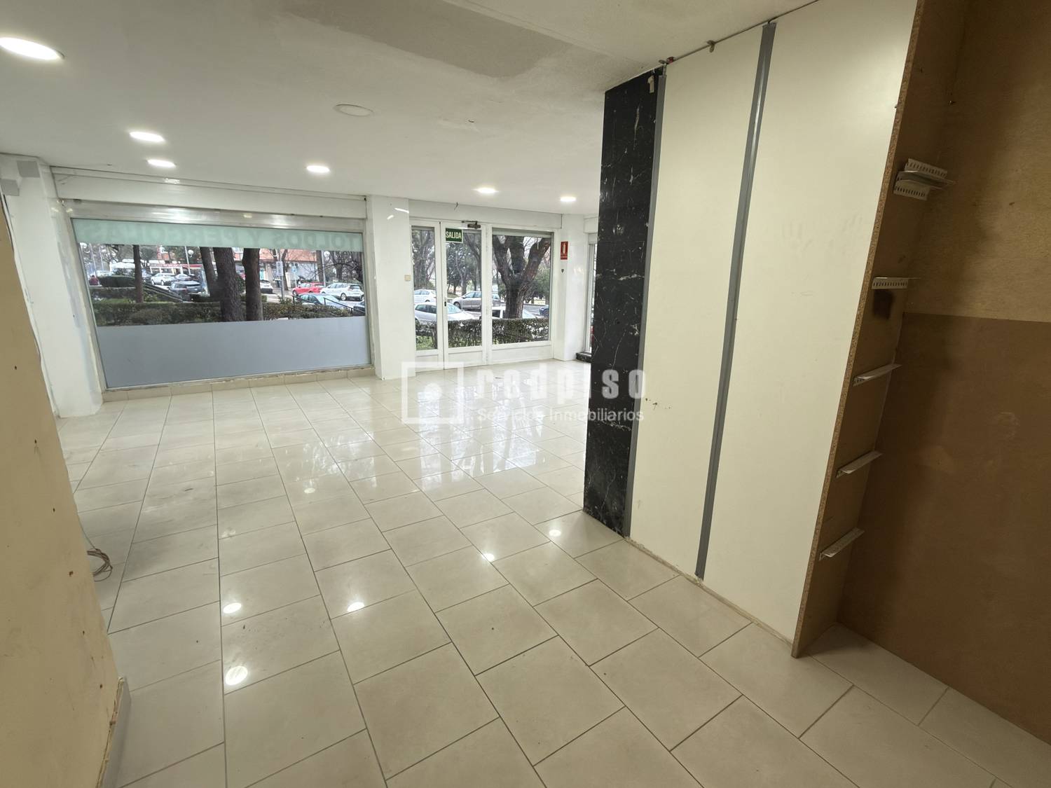 Local en alquiler en  calle de Rafael Finat, Latina, Madrid  4/17