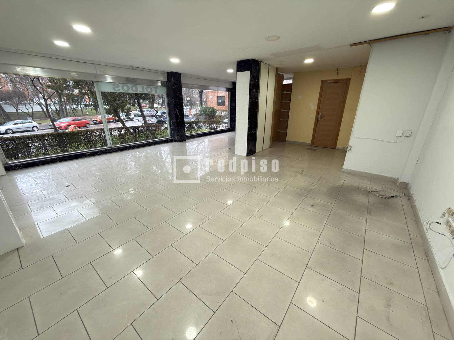 Local en alquiler en  calle de Rafael Finat, Latina, Madrid  1/17