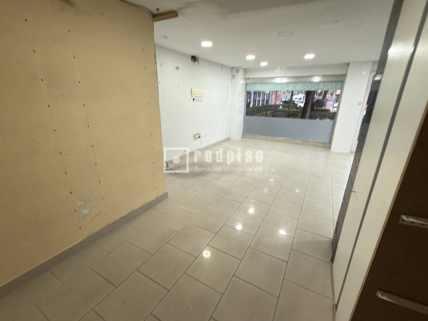 Local en alquiler en  calle de Rafael Finat, Latina, Madrid  9/17