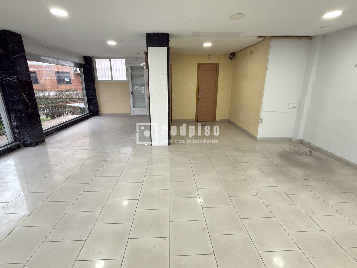 Local en alquiler en  calle de Rafael Finat, Latina, Madrid  2/17